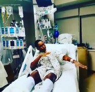 Cậu bé và bác sĩ nhảy múa ăn mừng sau ca ghép tim