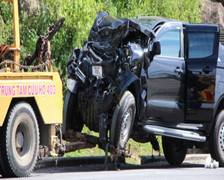 Xe bán tải tông trực diện ô tô khách, 4 người bị thương