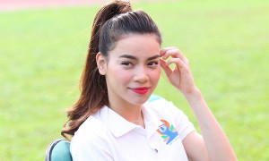 Hồ Ngọc Hà hào hứng khoe ảnh cả nhà cùng tập yoga