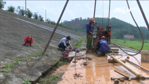 Hồ Núi Cốc rò rỉ nước qua thân đập, dân vùng hạ du lo lắng bất an