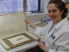 Bí ẩn bức tranh hàng trăm tuổi bất ngờ được tìm thấy ở Nam Cực