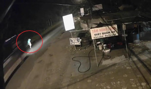 Nam thanh niên đi bộ lúc 3h sáng, bị xe khách đâm chết thương tâm