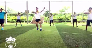 Video: Công Phượng nhảy aerobic, khoe cơ đùi săn chắc