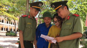 Những chiến sỹ công an Nghệ An ‘đội nắng’ tiếp sức mùa thi