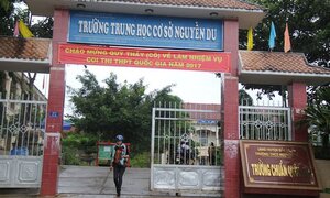 Thi THPT quốc gia ở Đắk Nông: Thí sinh, phụ huynh bức xúc vì bị thu lại đề thi