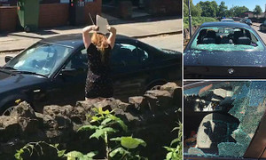 Hận tình, cô gái cầm đá ném vỡ kính xe sang BMW của bạn trai