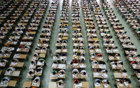 Thi đại học ở Trung Quốc siêu căng thẳng, thí sinh gian lận bị phạt tù