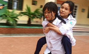 Hình ảnh xúc động trong kỳ thi THPT Quốc gia 2017 khiến bạn đọc rơi nước mắt