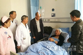 Bé 38 ngày tuổi khóc cứu cả nhà thoát chết vụ lở đất ở Trung Quốc