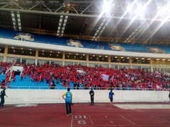 CĐV Hải Phòng đốt pháo sáng đỏ trời trong ngày Hà Nội FC 'chào sân' Mỹ Đình