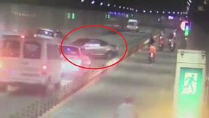 Khoảnh khắc ô tô phóng ngược chiều, gây tai nạn liên hoàn trong hầm Thủ Thiêm