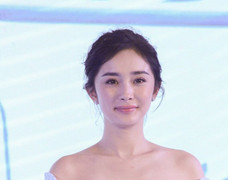 Dương Mịch lộ dáng gầy gò ở sự kiện