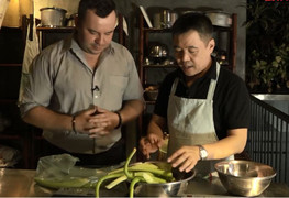 Theo chân người nước ngoài đi tìm nguyên nhân ăn dọc mùng bị dị ứng, sưng miệng