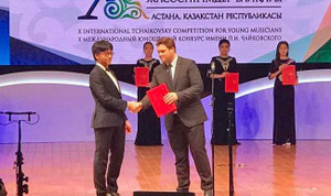 Trần Lê Quang Tiến - 'trò cưng' của Bùi Công Duy lọt top 8 cuộc thi violon Tchaikovsky