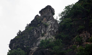 Doanh nghiệp nổ mìn phá đá dưới núi Thần, dân 'bỏ của chạy lấy người'