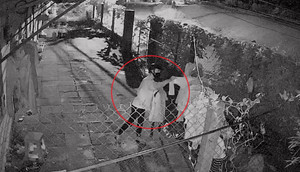 Thanh niên trộm quần áo còn cẩn thận lựa đồ như đi mua sắm