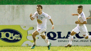 Video: Ngoại binh 3 quốc tịch nhà bầu Đức vào đội hình tiêu biểu V-League vòng 14