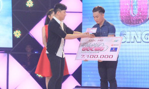 Trấn Thành rút 5 triệu đồng tiền túi tặng 2 chàng trai hát vì trẻ em bị ung thư