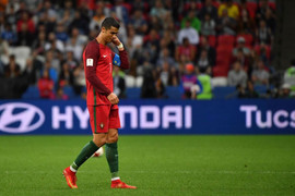 Đón hai con trai mới chào đời, Ronaldo bỏ dở Confederations Cup
