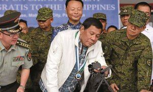 Trung Quốc tặng Philippines hàng nghìn khẩu súng để đối phó phiến quân