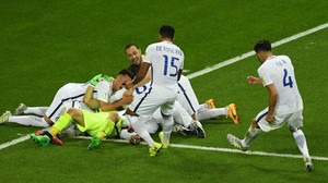 Video kết quả Bồ Đào Nha 0-0 Chile (pen 0-3): Ronaldo buồn bã mất vé vào chung kết