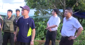 Video: Công an bắt sới bạc khủng tại nghĩa trang, thu giữ hàng trăm triệu đồng