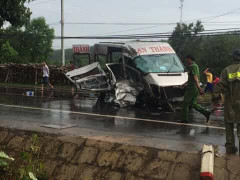 2 xe khách húc nhau trên đường Hồ Chí Minh, 14 người thương vong