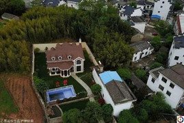 Bên trong ngôi làng giàu có, biệt thự đắt giá kiểu châu Âu mọc lên như nấm