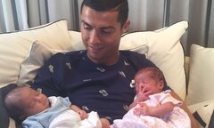 Bỏ Confed Cup, Ronaldo hạnh phúc bên hai con trai mới chào đời