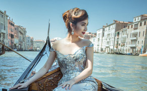 Ngọc Loan The Face mặc dạ hội lấp lánh, thả dáng gợi cảm ở Ý