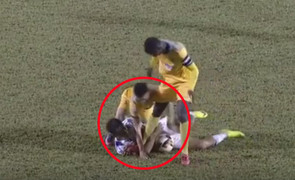 Video: 'Hung thần' FLC Thanh Hóa lại đá láo với cầu thủ đội Công Vinh?