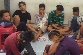 Dùng mã tấu chém người đi đường ở Sài Gòn để cướp