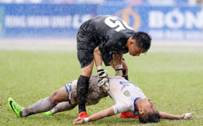 'Công Phượng đệ nhị' ghi bàn, quân bầu Đức vẫn thua sấp mặt trận thủy chiến