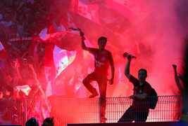 Kỳ lạ bóng đá Việt: Vừa phạt vừa hướng dẫn... lách án?