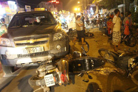 Nghi án công an lái ô tô gây tai nạn liên hoàn khiến nhiều người bị thương ở TP.HCM
