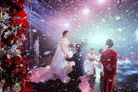 Đám cưới 'siêu khủng' của cặp đôi Hà Nội toàn mời các sao hạng A