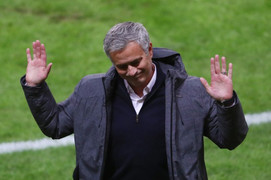 Jose Mourinho thiếu sáng suốt trong việc lựa chọn đội hình MU?