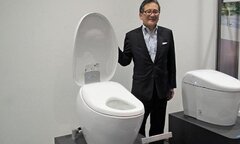 Bồn cầu hơn 110 triệu đồng tự làm sạch đáng kinh ngạc