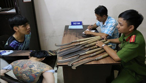 Chặn nhóm thanh niên xăm trổ mang hung khí trên đường đi giải quyết mâu thuẫn