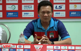 HLV HAGL: 'Trọng tài làm ngơ cho Thanh Hóa câu giờ'