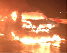 Tài xế đập cửa thoát khỏi ô tô bốc cháy trên cao tốc