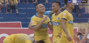 Video: FLC Thanh Hóa dàn xếp đá phạt cực dị khiến HAGL không kịp trở tay