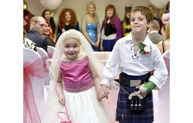 Rớt nước mắt đám cưới như chuyện cổ tích của cô bé 5 tuổi với bạn thân trước khi qua đời