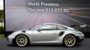 Video: Cận cảnh 'siêu mẫu' Porsche 911 GT2 RS 2018 tăng vận tốc lên 100km/h trong 3 giây