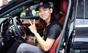 Hoài Lâm rạng rỡ khoe xe hơi gần 2 tỷ đồng mới mua