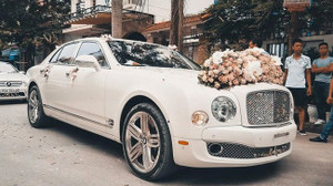 Màn rước dâu bằng xe siêu sang Bentley Mulsanne của hot girl Hải Phòng