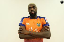 Bản sao Paul Pogba trở thành đồng đội của Lương Xuân Trường