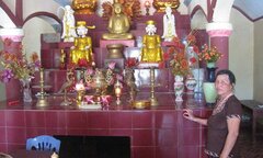 Những chuyện khó tin về người phụ nữ có 2 cặp 'núi đôi'
