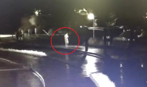 Mải dùng điện thoại, thiếu niên 15 tuổi ngã xuống hồ chết đuối không ai biết