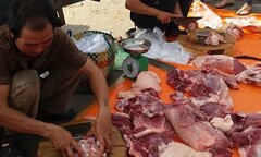 Thịt heo 100.000 đồng 3 kg bán khắp Sài Gòn